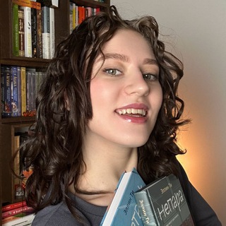 Логотип @anya_rojkova - Книжная жадина