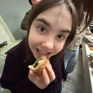 Логотип @anyutik_semitsvetik - Paracetamol 🐮