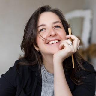 Логотип @apt17 - Онлайн-курсы каллиграфии Кати Шабановой ✍🏻