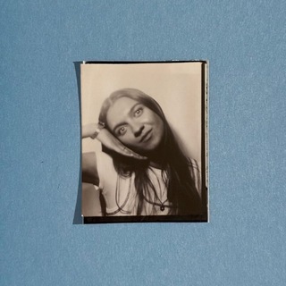 Логотип @arinashatilova - Арин, откуда?