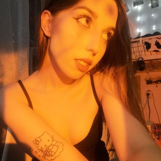 Логотип @arinnii - аришик