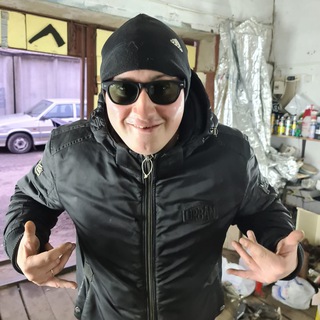 Логотип @artem_kolomiytsev - На суете 😎