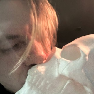 Логотип @artem_suchkin - сучк