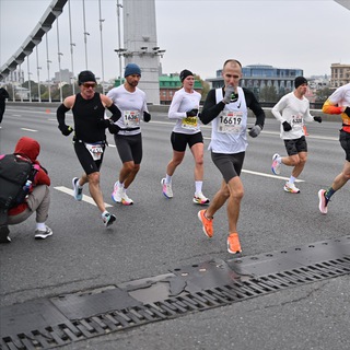 Логотип @arunning - Два сорок два