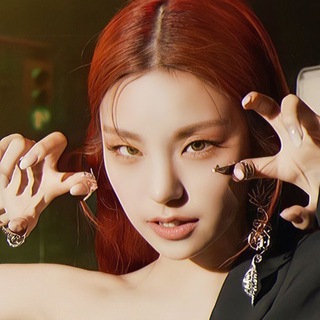 Логотип @astroborahae - кпопнутый гороскоп