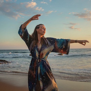 Логотип @astrologiaycuantica - Astrologia Cuántica