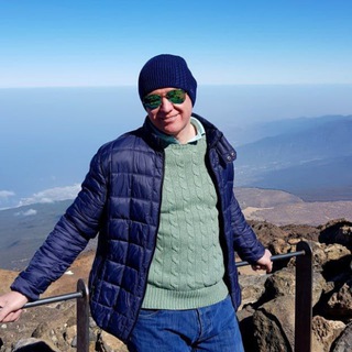 Логотип @astromantia - Астромантия ✨