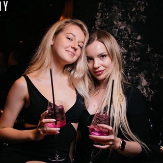 Логотип @aufbolkon - английская королева Болконская