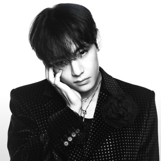 Логотип @autumnbearonly - for us.