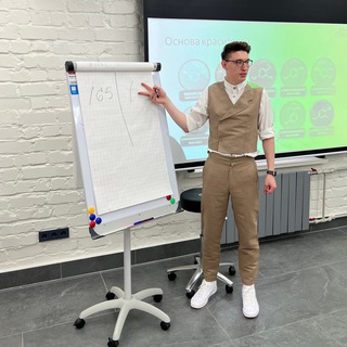 Логотип @ayukasoveducation - Онлайн-курсы Дениса Аюкасова