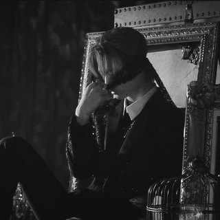 Логотип @b7grph - летучий голландец.