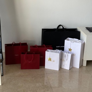 Логотип @baesiqitems - Baesiqs wardrobe