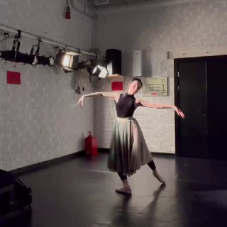Логотип @balerinskiyebudni - Арина Дубкова Балерина