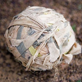 Логотип @barefootonpitch - Босиком по футбольному полю