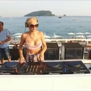 Логотип @bassmusic_world - 𝐁𝐀𝐒𝐒 𝐌𝐔𝐒𝐈𝐂 𝐖𝐎𝐑𝐋𝐃 FUTURE /TRAP/DNB/басс музыка/бассы