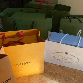 Логотип @bayyerkz - bayer_kzz