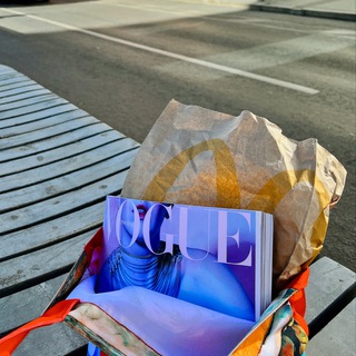 Логотип @bazhinatorshaaa - Шёпот фотошопа