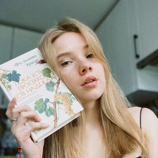 Логотип @bbooksloverr - Вкусно о книгах🤍📚