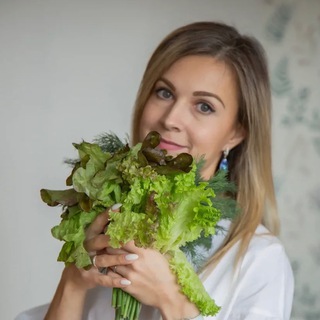 Логотип @beamazinggirl - helenas_nutrilady 🥗🥦🍓