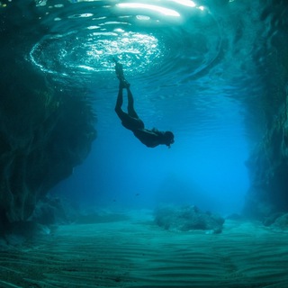 Логотип @beautiful8world - Красота мира. Ныряй 🌎