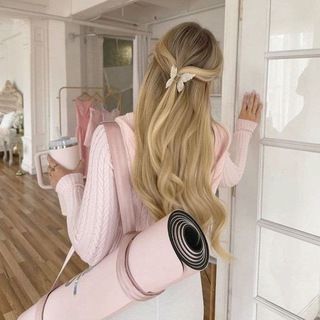 Логотип @beautuhere - здесь кажется о бьюти