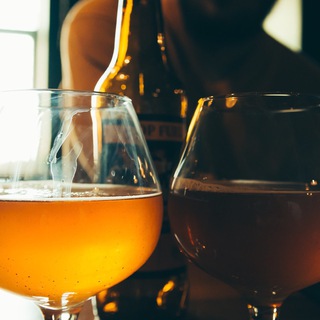 Логотип @beerboobs - Beer & Boobs