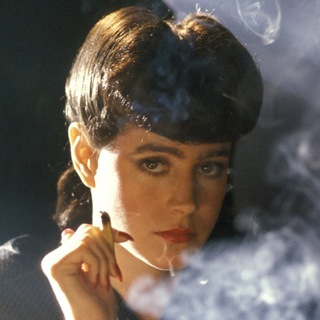 Логотип @begpolezviu - Бегущий по кинолезвию