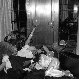 Логотип @bezkupyrikutyr - Без купюр и кутюр Chat