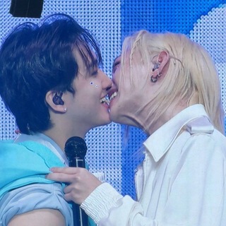 Логотип @binlixxluv - 비니🖤릭스 = changlix