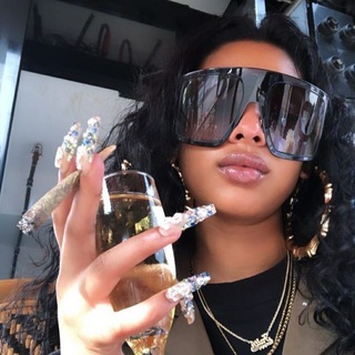 Логотип @bitchesmood - bitches vibe