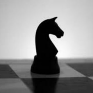 Логотип @blackhorseua - Темна Конячка