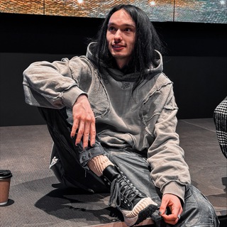 Логотип @blackoduvanchik - Одуванчик печатает…