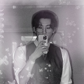 Логотип @blackwhite_chat - ᗷᒪᗩᑕK ᖇOSE 𝖼𝗁𝖺𝗍