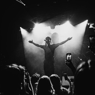 Логотип @blind8band - 𝔹𝕃𝕀ℕ𝔻𝟠