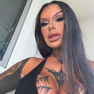 Логотип @blondiebombbarbs - Browniebombbarbs