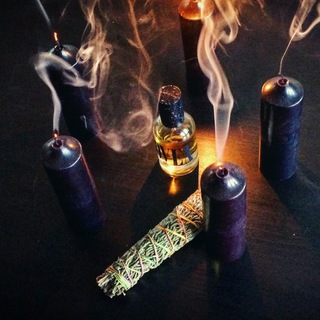 Логотип @bloomandsmell - bloom&smell