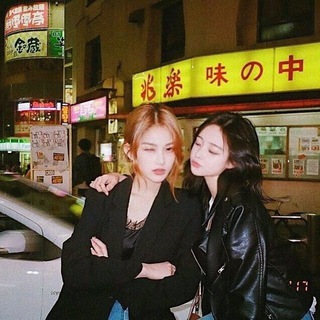 Логотип @bloomxril - 🩶 ’ ĞĮF BŁØÔM