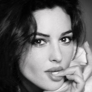 Логотип @blossombelle - blossom belle