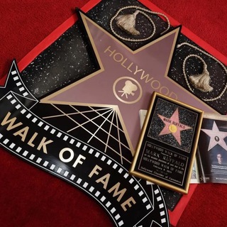 Логотип @bogatznamenit - Богатые и знаменитые