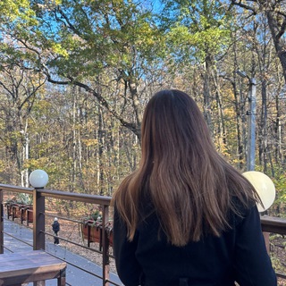 Логотип @boltaem_o_knigah - между строк