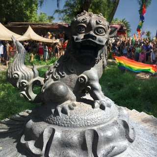 Логотип @bombamemes - канал бомба честно говоря