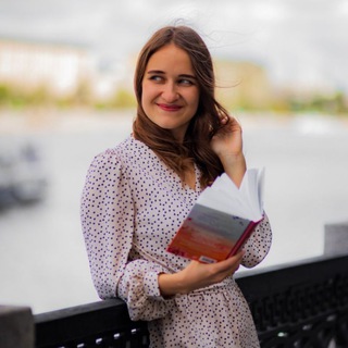 Логотип @book_emperors - Повелительница книг | Майя Винокурова