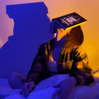 Логотип @bookjester - Книжный Шут