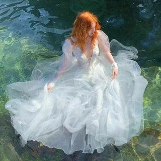 Логотип @bookkooboo - книжная полка 📖