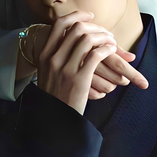 Логотип @bookkwormm - bookwormm.life