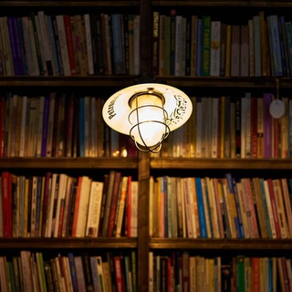 Логотип @bookmountains - Книжные горы
