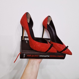 Логотип @booksandshoes - Books & Shoes