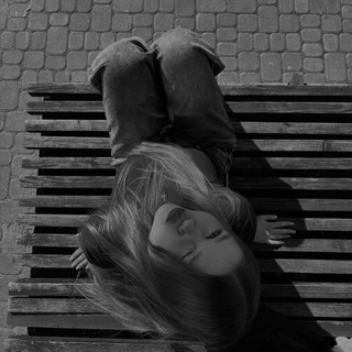 Логотип @bookshelvves - sof’s diary