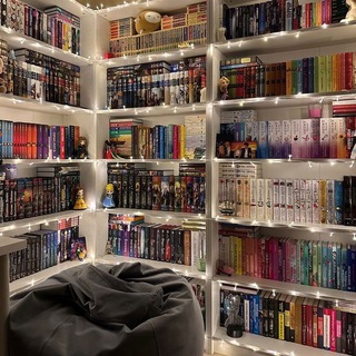 Логотип @bookswoormm - книжная полка🫀