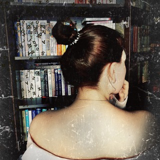 Логотип @bookwius - Books with us